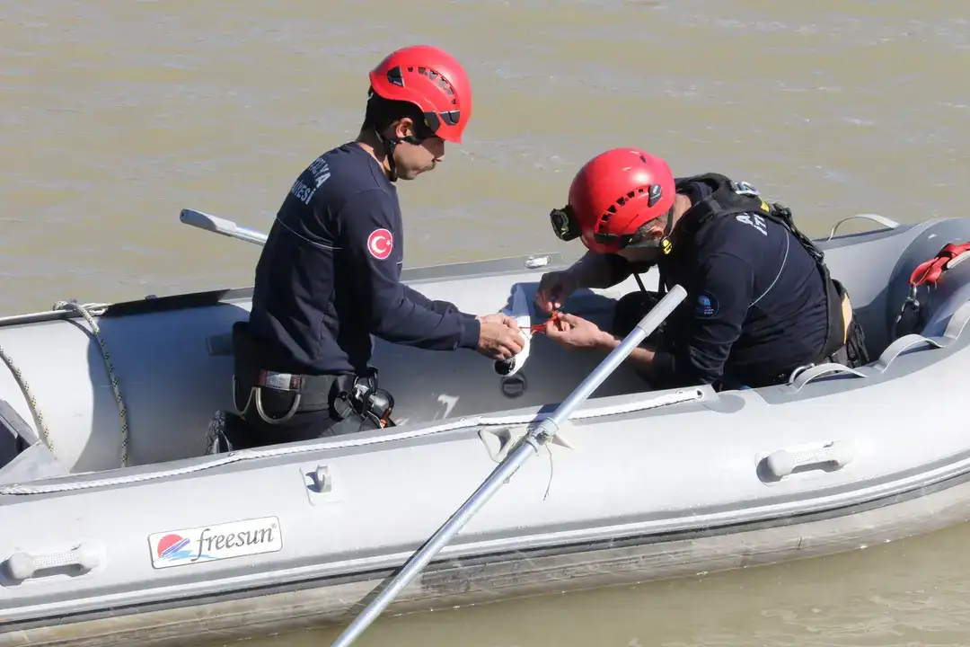 Boğaçayı'nda Misinaya Takılan Martıyı Ekipler Kurtardı 7